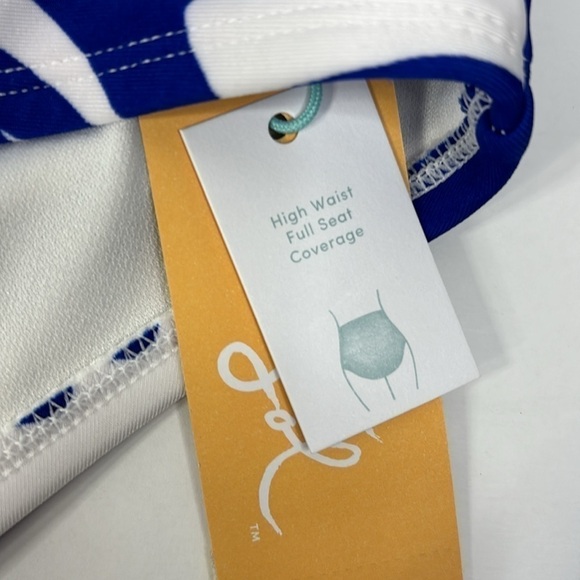 Printed bikini bottom size (24-26) and (17-18) available - Picture 2 of 4